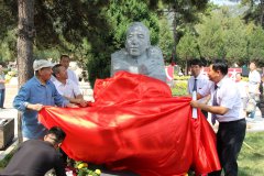 赵树理纪念雕像：一位文学巨匠的永恒颂歌