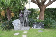 凝固的永恒：：张骏祥纪念像中的艺术与影象